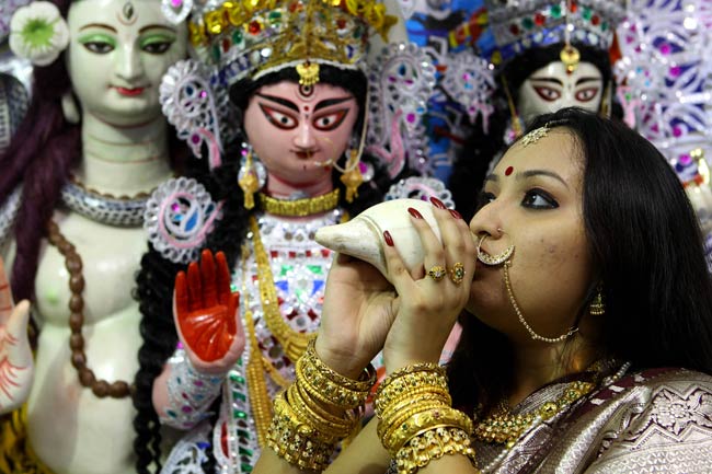 Bengali woman in full devotion to Durga