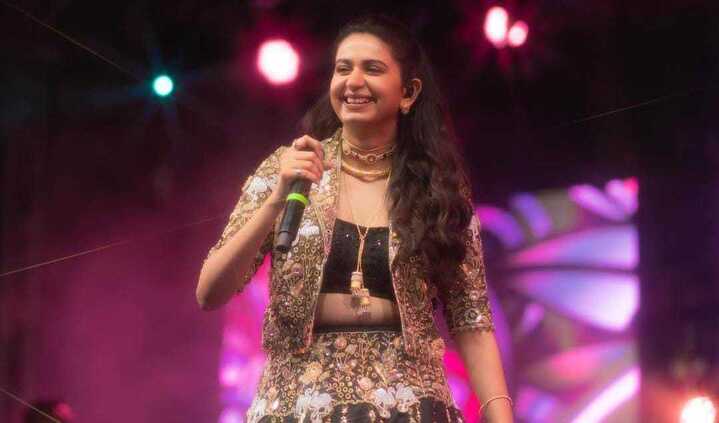 Kinjal Dave live in Canada